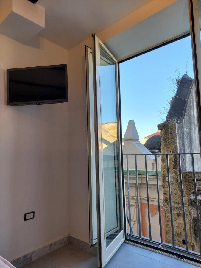 Giovhome Napoli Bagian luar foto